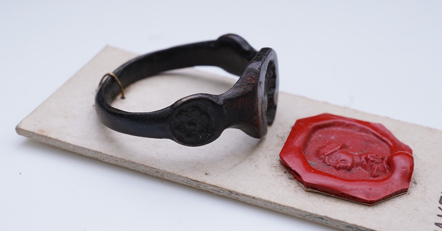 A medieval signet ring, England, circa 15th/16th century